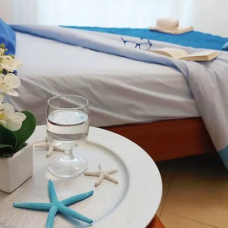 Tutto Intorno. Mare, Parcheggio Privato, Negozi. *