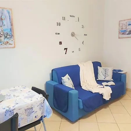 Tutto Intorno. Mare, Parcheggio Privato, Negozi. Apartment