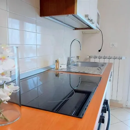 Tutto Intorno. Mare, Parcheggio Privato, Negozi. Apartment Pietra Ligure