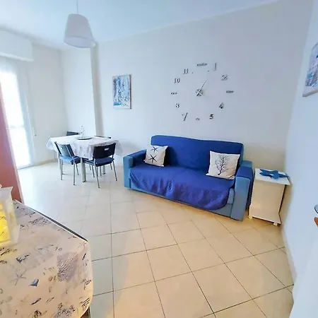 Tutto Intorno. Mare, Parcheggio Privato, Negozi. * Pietra Ligure