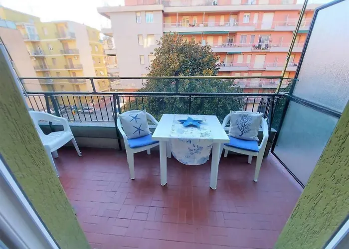 Tutto Intorno. Mare, Parcheggio Privato, Negozi. * Pietra Ligure