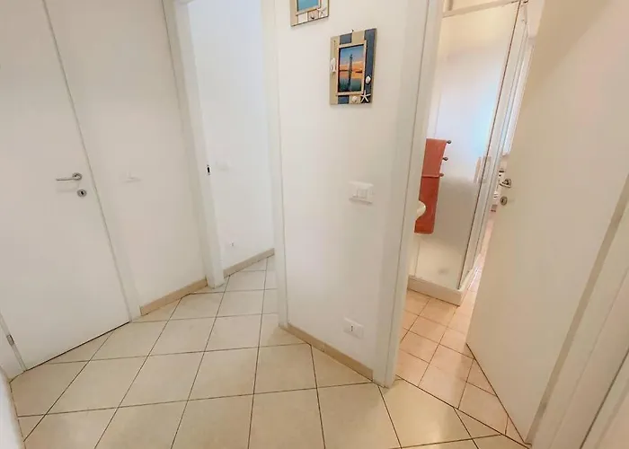 Lägenhet Tutto Intorno. Mare, Parcheggio Privato, Negozi. Pietra Ligure