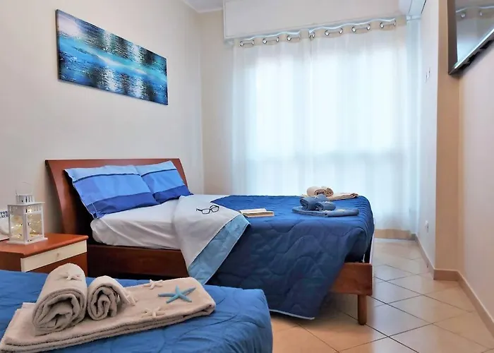 Tutto Intorno. Mare, Parcheggio Privato, Negozi.