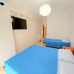 Tutto Intorno. Mare, Parcheggio Privato, Negozi. Apartamento *