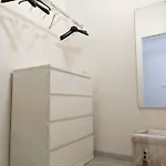 Tutto Intorno. Mare, Parcheggio Privato, Negozi. Apartamento
