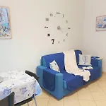 Tutto Intorno. Mare, Parcheggio Privato, Negozi. Apartamento