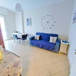 Tutto Intorno. Mare, Parcheggio Privato, Negozi. * Pietra Ligure
