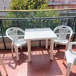 Tutto Intorno. Mare, Parcheggio Privato, Negozi. Apartamento *
