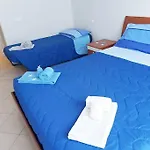 Tutto Intorno. Mare, Parcheggio Privato, Negozi. Apartamento