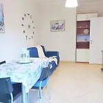 Tutto Intorno. Mare, Parcheggio Privato, Negozi. Apartamento *