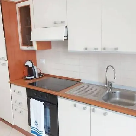 Apartamento Tutto Intorno. Mare, Parcheggio Privato, Negozi.