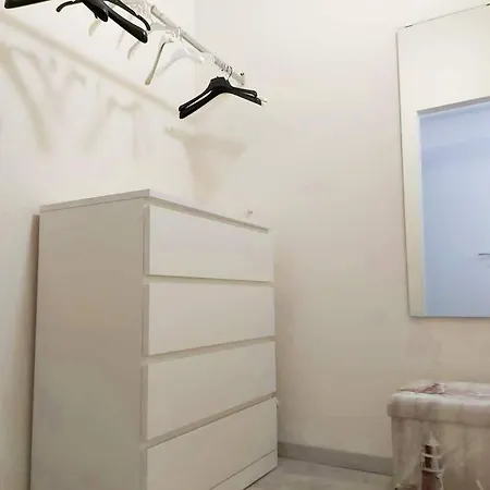 Tutto Intorno. Mare, Parcheggio Privato, Negozi. Apartamento
