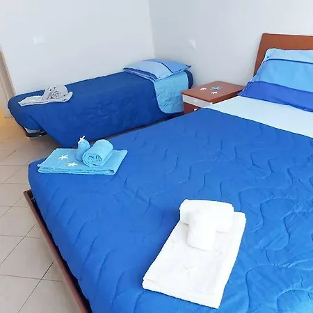 Tutto Intorno. Mare, Parcheggio Privato, Negozi. Apartamento