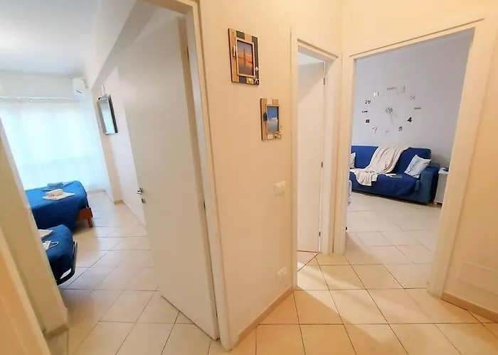 Tutto Intorno. Mare, Parcheggio Privato, Negozi. Pietra Ligure